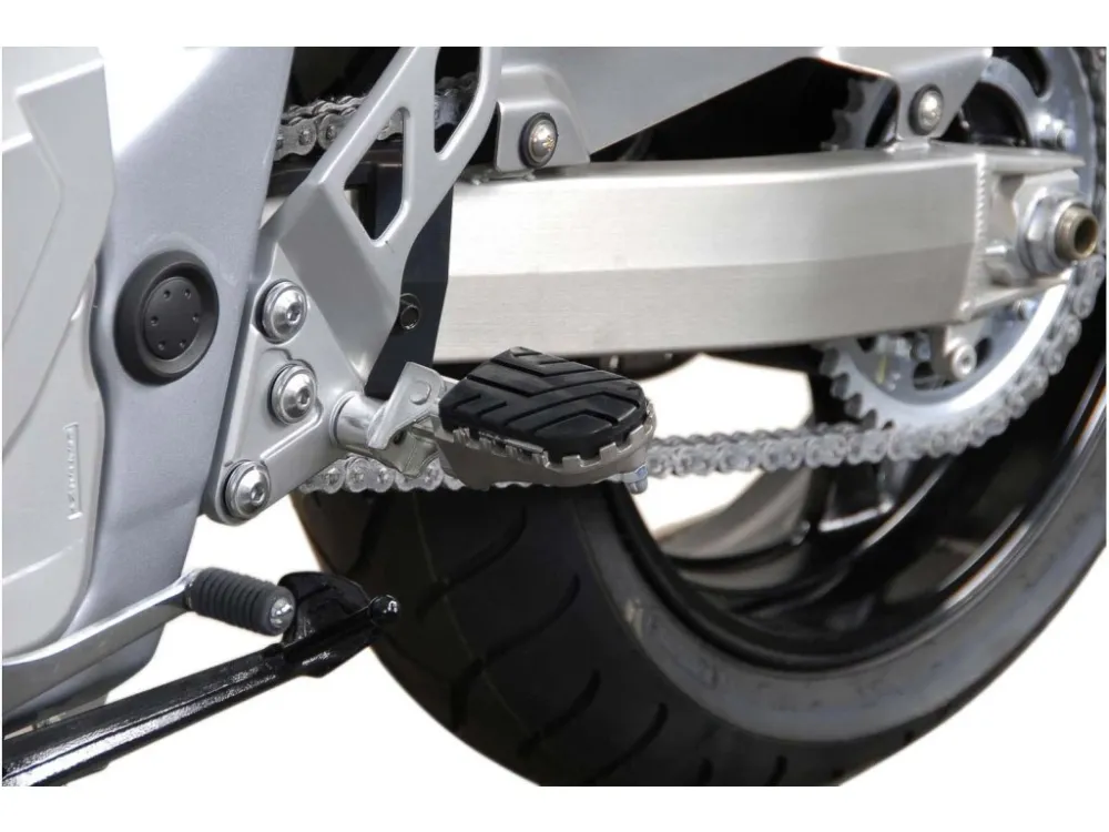 Horká Nabídka Montážní sada pro stupačky SW-MOTECH ION, Suzuki GSR600 / GSF1250/S / GSX650/1250F. Kód FRS.05.011.10101/S